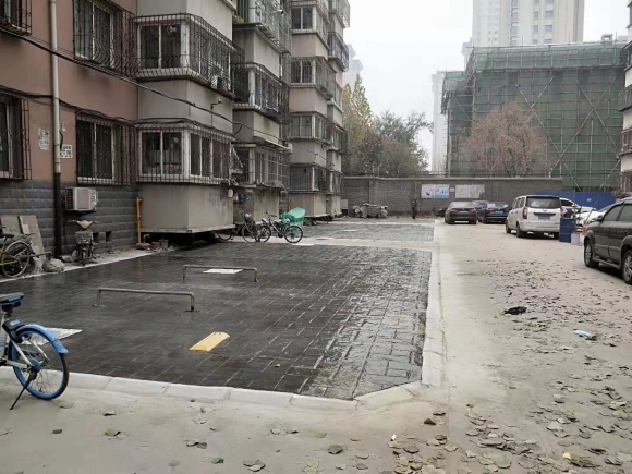 石紡小區（棉六）改造基本完成 停車位改造為壓印地坪美觀實用